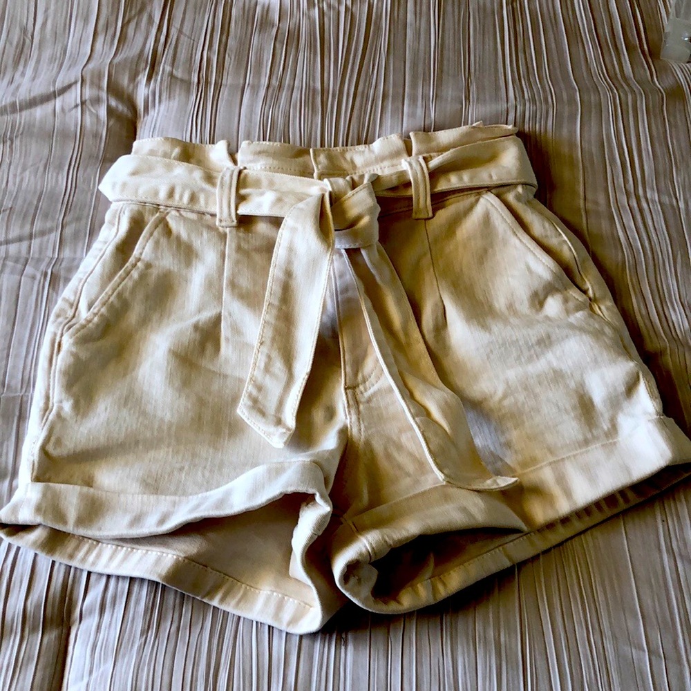 High waisted cuffed shorts 🌷